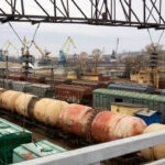 Держава почала отримувати перші мільйони від управління арештованими вагонами