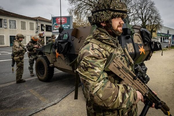 Шість країн готові направити війська до України