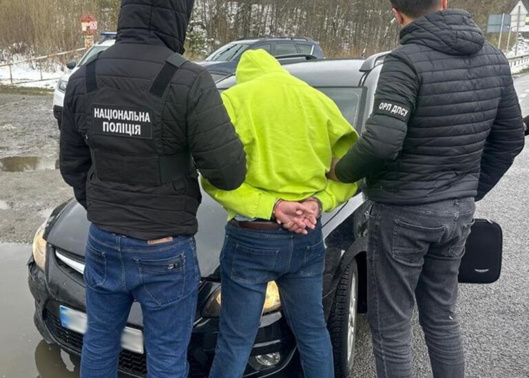 Схеми для ухилянтів: поліція провела 200 обшуків