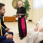 Папа Римський провів зустріч з Венсом у Ватикані