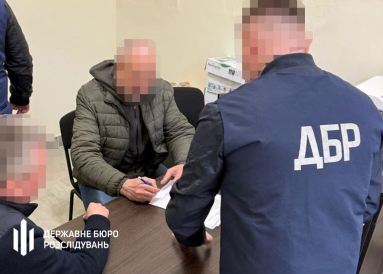 На Вінниччині військовий посадовець безпідставно нарахував 5 млн "бойових"