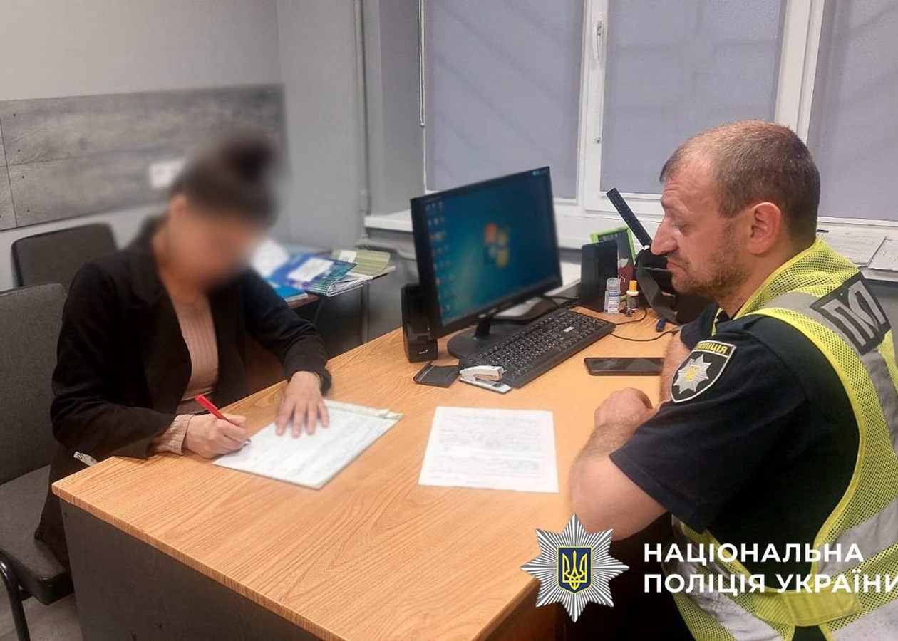 У День жалоби у Києві жінка слухала російську музику