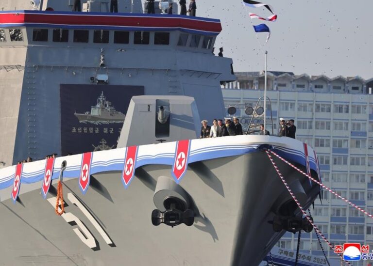 КНДР показала есмінець із "найпотужнішою зброєю"