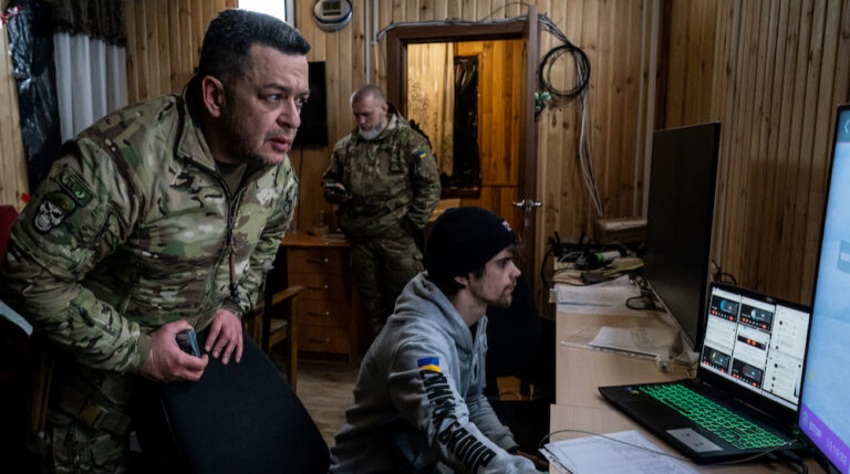 Україна стала легкою мішенню для російських хакерів після зупинки допомоги США – Bloomberg