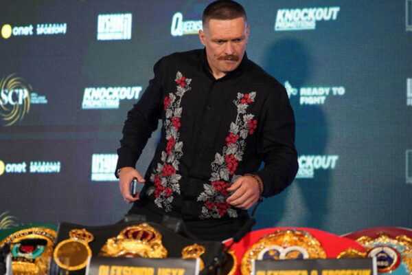 Усик висловився щодо переможця бою Юбенк - Бенн