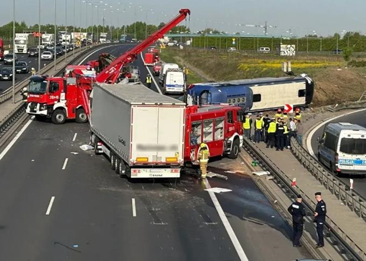 Під Варшавою сталася ДТП за участю автобуса і вантажівки, водій - українець