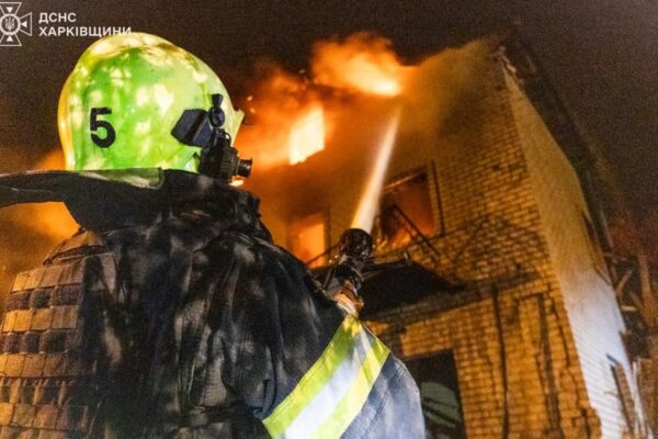 З’явилися фото наслідків атаки на Харків і Дніпро З’явилися фото наслідків атаки на Харків і Дніпро