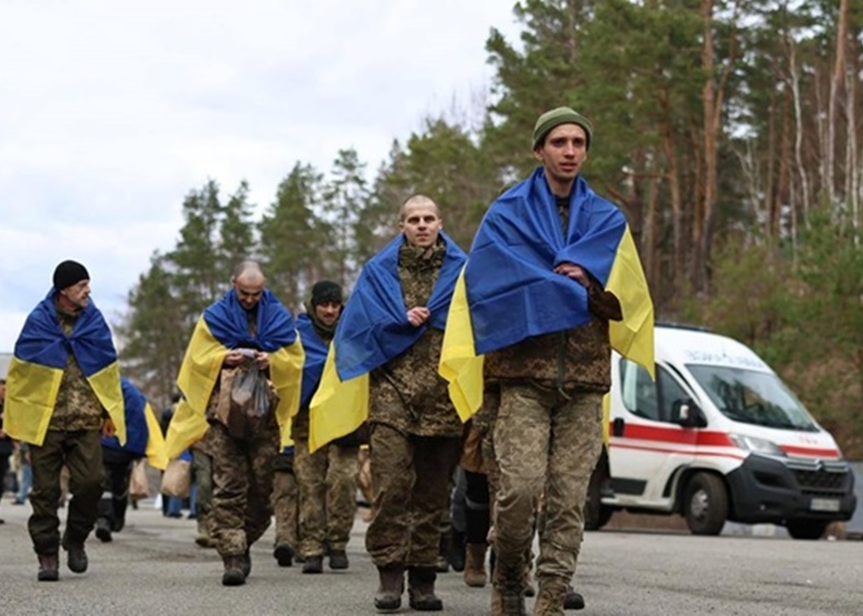 Стало відомо, скільки військових перебувають у полоні Росії