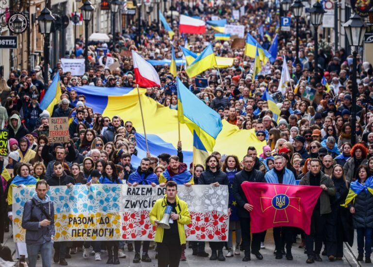 Стало відомо, скільки українців готові назавжди залишаться в Польщі