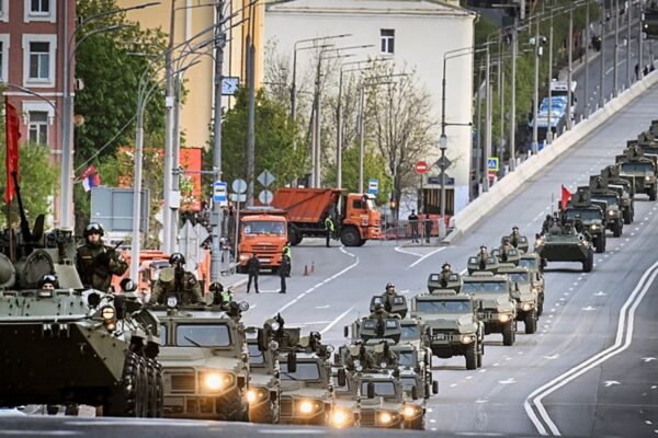 СюжетСі їде, готують провокації. Парад у Москві СюжетСі їде, готують провокації. Парад у Москві