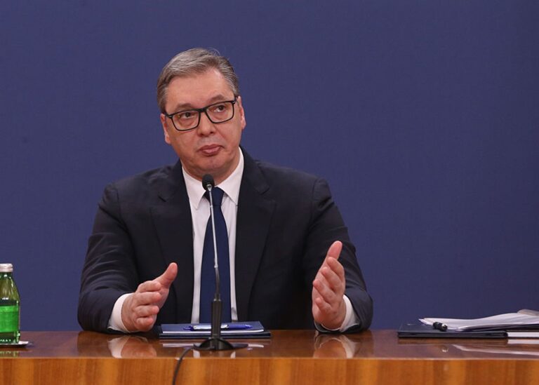 Літак президента Сербії "застряг" в Баку по дорозі до Москви