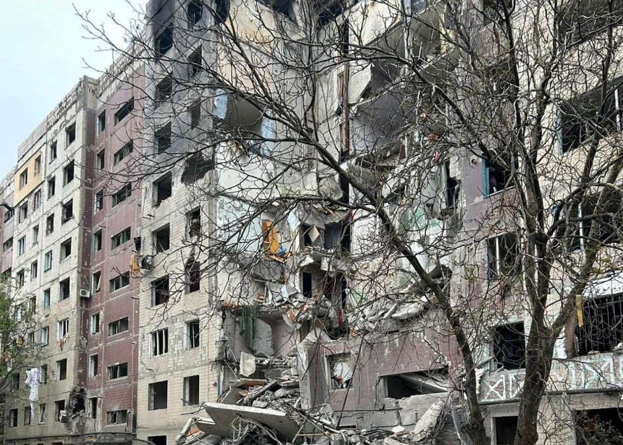 Росіяни скинули авіабомбу на багатоповерхівку в Костянтинівці, 12 поранених