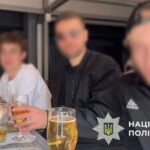 У Києві затримано молодиків, які хизувались зброєю в прямому ефірі