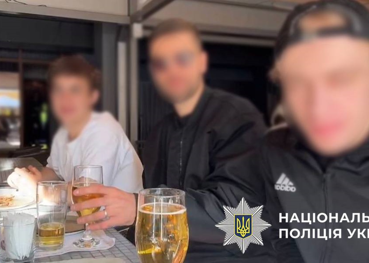 У Києві затримано молодиків, які хизувались зброєю в прямому ефірі