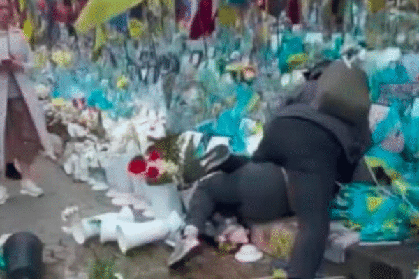 У Києві жінка вчинила погром на Алеї Героїв У Києві жінка вчинила погром на Алеї Героїв