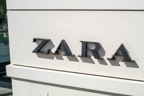 У РФ магазини Zara працюють під іншими вивісками – ЗМІ У РФ магазини Zara працюють під іншими вивісками - ЗМІ