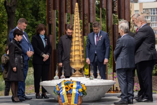 У Києві вшанували пам’ять жертв геноциду кримськотатарського народу У Києві вшанували пам’ять жертв геноциду кримськотатарського народу
