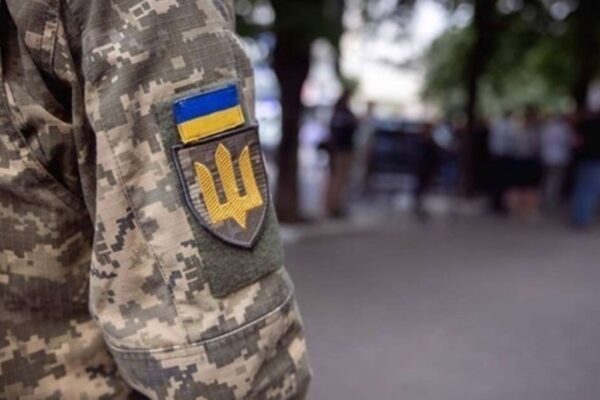 У Черкасах двоє чоловіків побили "кіборга", який служить в ТЦК У Черкасах двоє чоловіків побили "кіборга", який служить в ТЦК