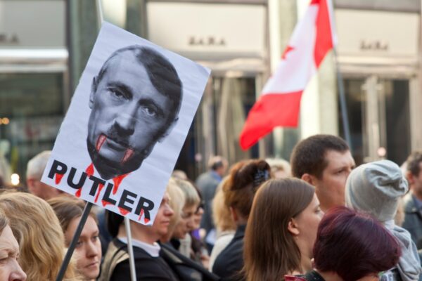 В Росії заборонили меми з Путіним в образі Гітлера В Росії заборонили меми з Путіним в образі Гітлера