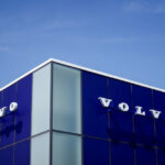 Volvo скорочує половину штату на підприємстві з виробництва батарей