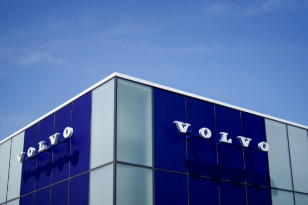 Volvo скорочує половину штату на підприємстві з виробництва батарей Volvo скорочує половину штату на підприємстві з виробництва батарей