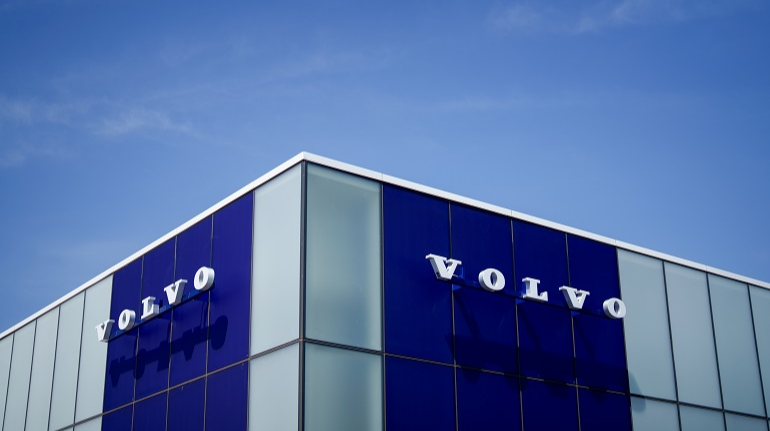 Volvo скорочує половину штату на підприємстві з виробництва батарей