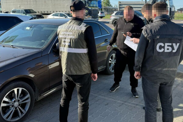 В Україні розкрили масштабну схему ввезення автівок під виглядом гумдопомоги для ЗСУ В Україні розкрили масштабну схему ввезення автівок під виглядом гумдопомоги для ЗСУ