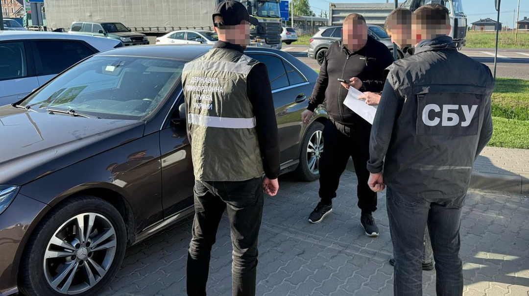 В Україні розкрили масштабну схему ввезення автівок під виглядом гумдопомоги для ЗСУ