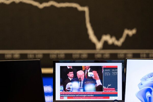 Митні погрози Трампа обвалили європейські біржі Митні погрози Трампа обвалили європейські біржі