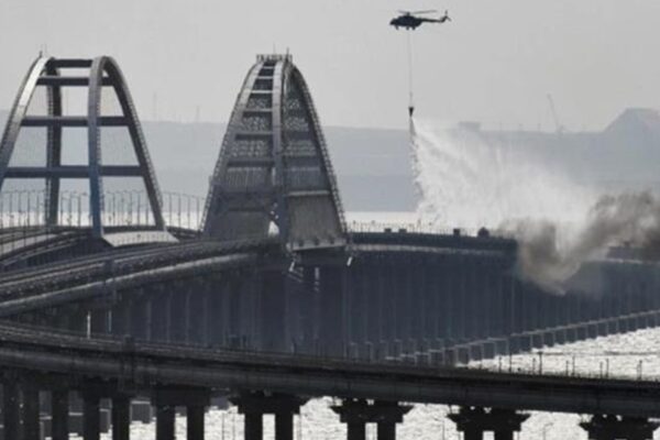 Триває атака на Кримський міст – соцмережі Триває атака на Кримський міст - соцмережі
