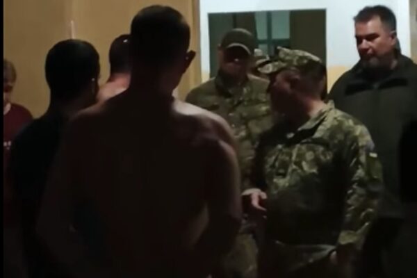 СюжетБунт мобілізованих у Києві: всі подробиці СюжетБунт мобілізованих у Києві: всі подробиці