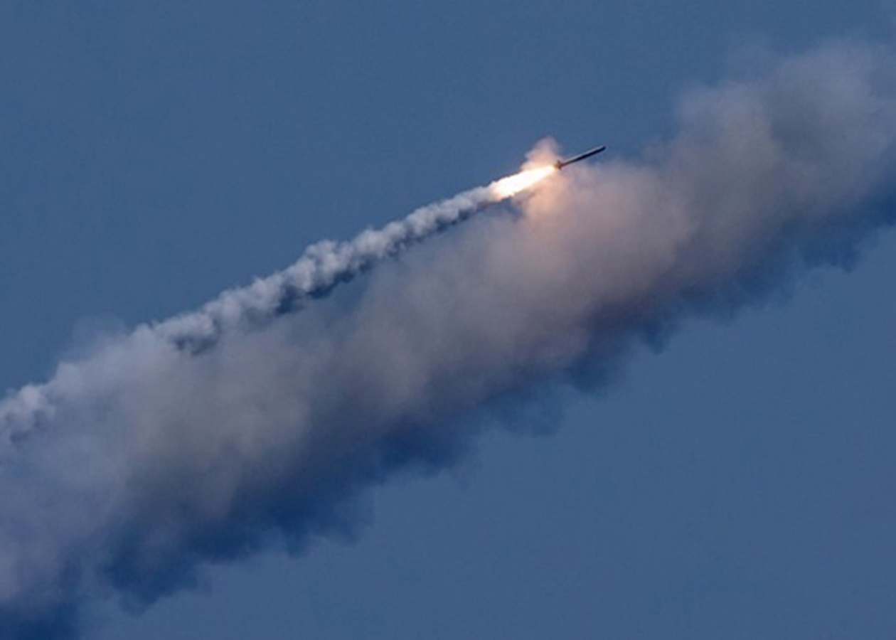 РФ атакувала Київ балістикою і БПЛА