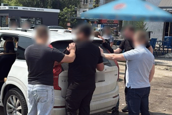 Пропонував хабар за СЗЧ: у Львові затримали родича військового Пропонував хабар за СЗЧ: у Львові затримали родича військового