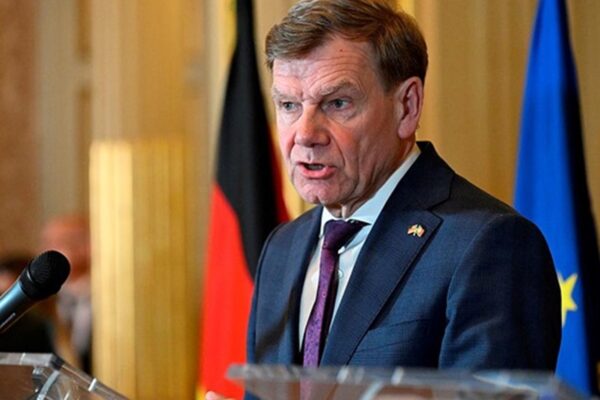 ФРН, Франція і Британія готові провести перемовини щодо ядерної програми Ірану ФРН, Франція і Британія готові провести перемовини щодо ядерної програми Ірану