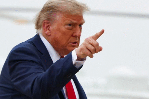 Трамп достроково залишає саміт G7 і прямує у США Трамп достроково залишає саміт G7 і прямує у США