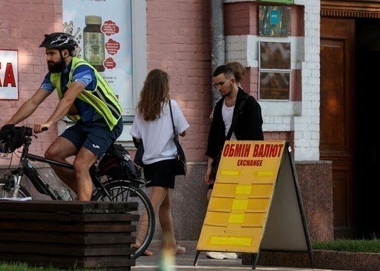 Долар і євро подолали нові максимуми в Україні