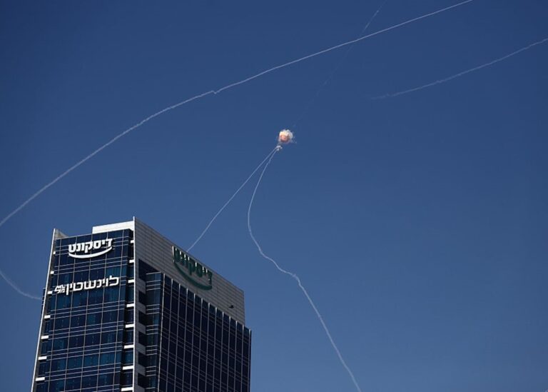 Іран атакує Ізраїль у відповідь на удар США