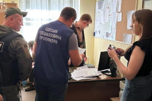 Офіцери ЗСУ заробили мільйони на "мертвих душах" Офіцери ЗСУ заробили мільйони на "мертвих душах"