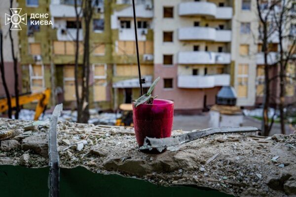 Києв почав приймати заяви від містян, які втратили домівки через атаки РФ Києв почав приймати заяви від містян, які втратили домівки через атаки РФ