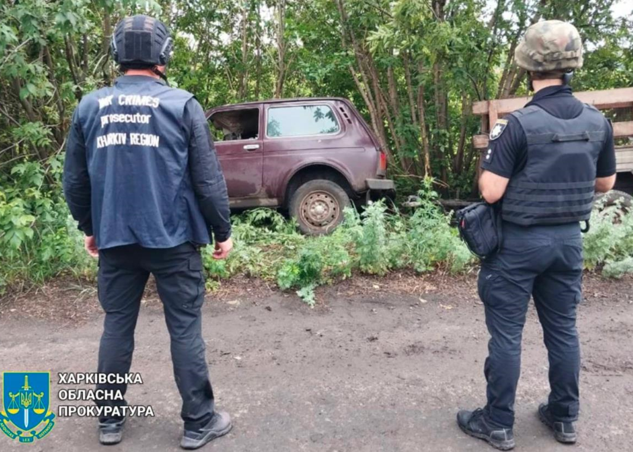На Харківщині окупанти скинули вибухівку на авто: є загиблий