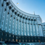 Кабмін дозволив встановити доплати тюремникам на час воєнного стану