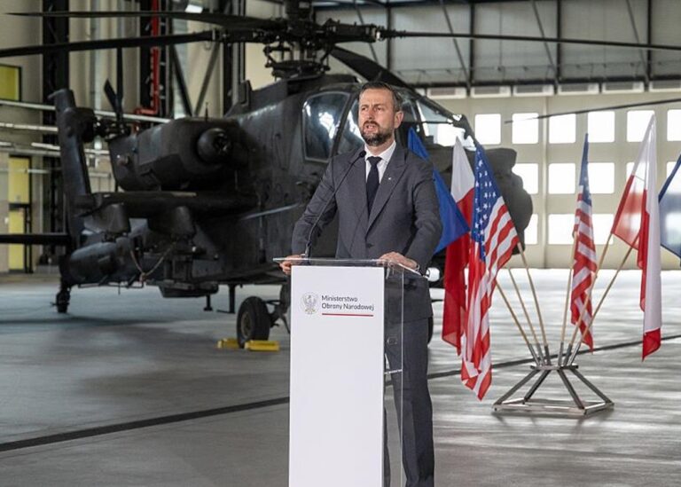 Польща відреагувала на зупинку поставок зброї США