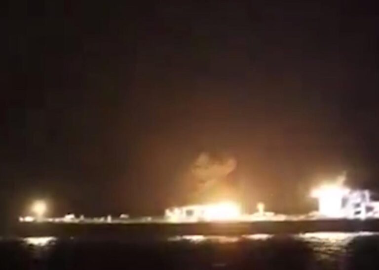 Хусити потопили балкер у Червоному морі