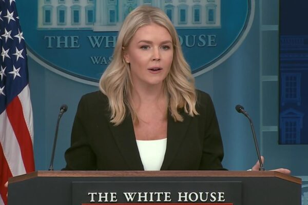 У Білому домі пояснили зупинку упоставках зброї Україні У Білому домі пояснили зупинку упоставках зброї Україні