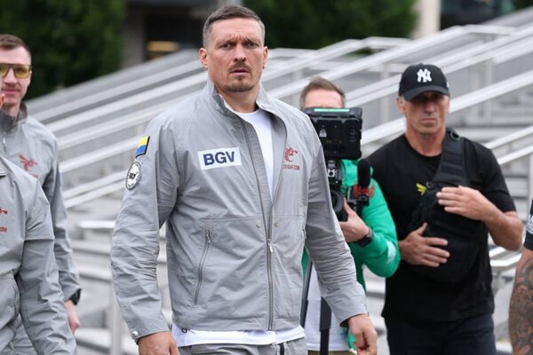 Усик пояснив своє рішення піти з боксу після двох поєдинків Усик пояснив своє рішення піти з боксу після двох поєдинків