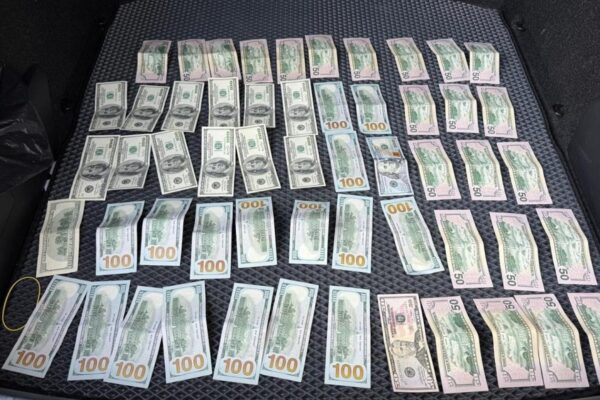 На Закарпатті прикордонник відмовився від хабаря у $10 тисяч На Закарпатті прикордонник відмовився від хабаря у $10 тисяч