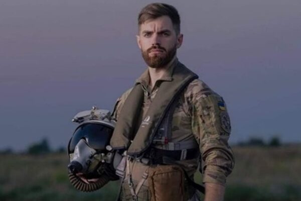 ДБР провело обшуки у матері загиблого пілота "Джуса" ДБР провело обшуки у матері загиблого пілота "Джуса"