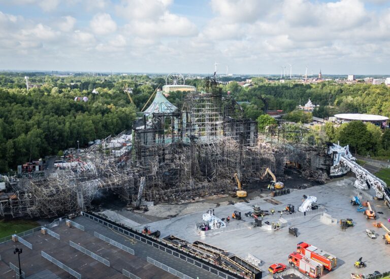 Головна сцена Tomorrowland згоріла за два дні до старту