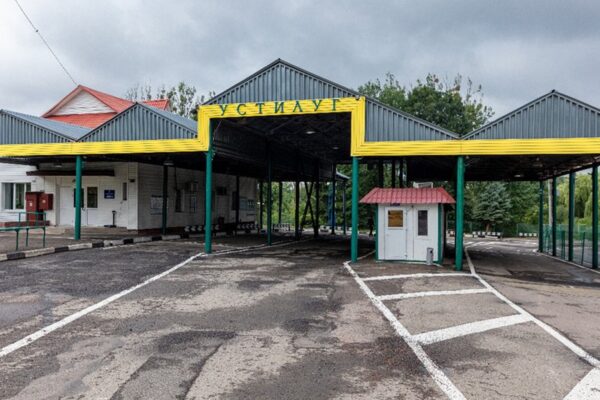 Українцям радять тимчасово уникати перетину кордону з Польщею в Устилузі Українцям радять тимчасово уникати перетину кордону з Польщею в Устилузі
