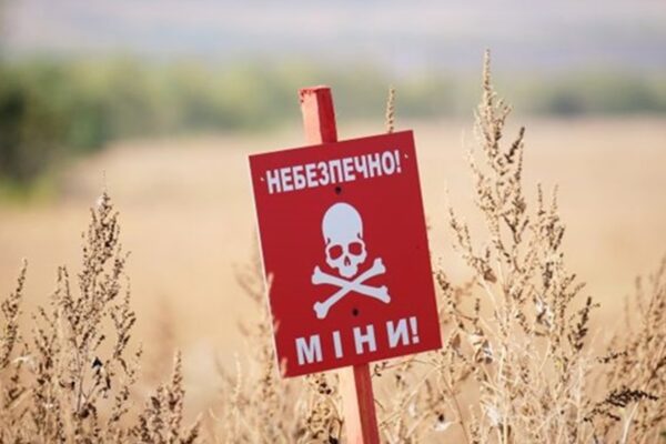 На Херсонщині троє волонтерів підірвались на російській міні На Херсонщині троє волонтерів підірвались на російській міні